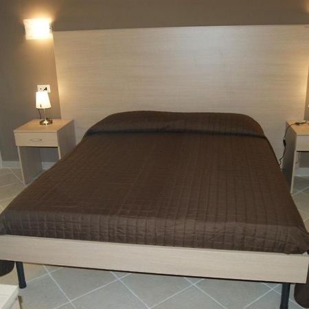 Guest House Golfo Xifonio Augusta Exterior foto